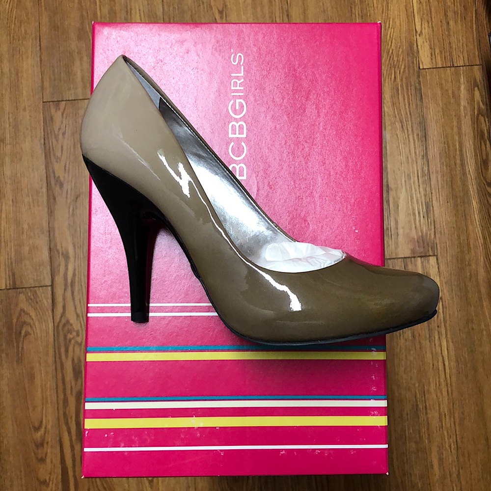 Bcbgirls dove shaded patent pump size 7.5